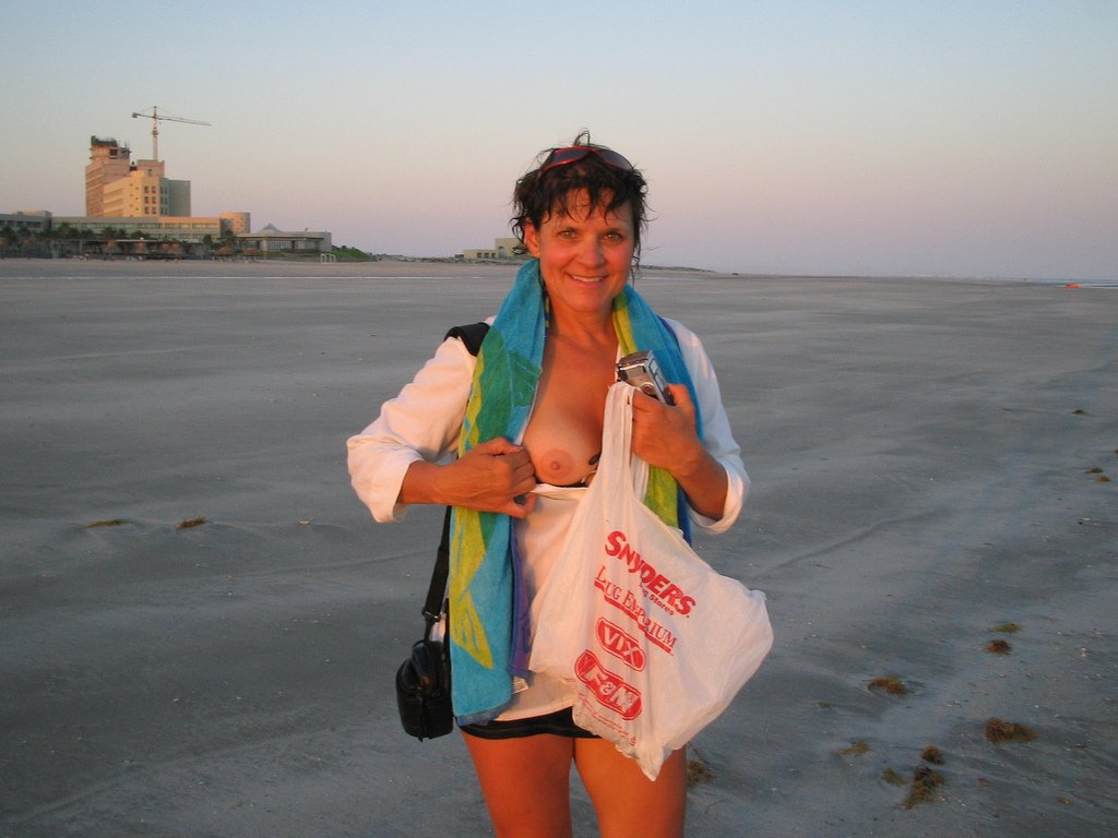 51yo Missouri wife Holly Sue, naked for all 2 C #YUPdoztA