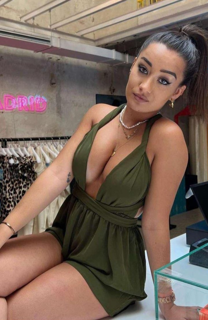 Rivers una tetona caliente y famosa desnuda pata ti argentina chilena mexicana ia #EzBELE5p