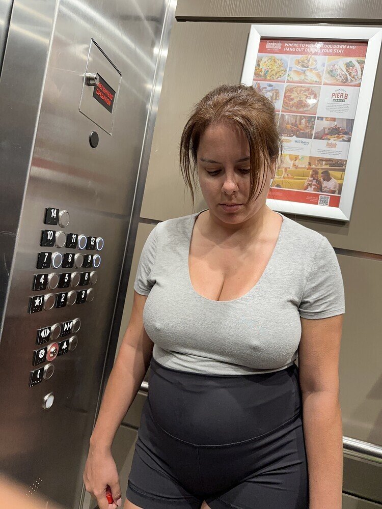 EMBARAZADA TETONA EN EL ASCENSOR #vLUIZmbq